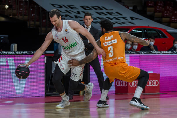 依然活跃在 依然活跃在