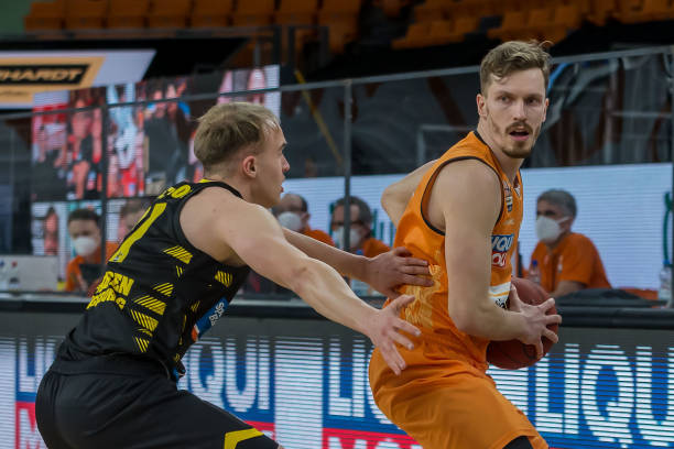 轻球员的冲 轻球员的冲